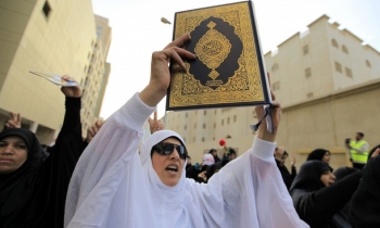 Mob damages press in Bahrain; Saudis oust reporter Mob damages press in Bahrain; Saudis oust reporter