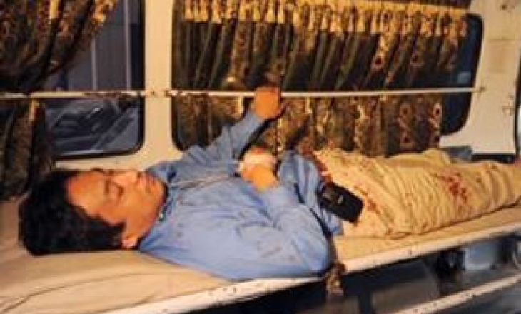Security fears increase for media in Pakistan, two foreign journalists wounded in shooting