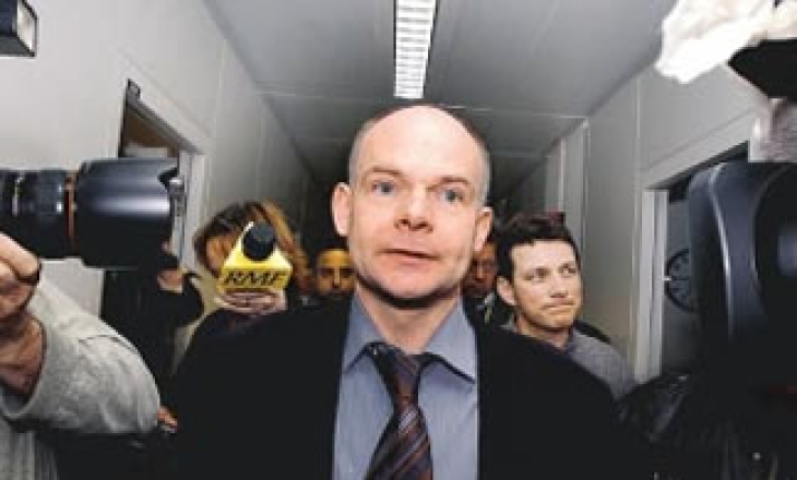 European Union urged to "tell whole truth" as Belgian journalist is cleared of corruption
