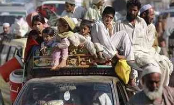 As Pakistani forces step up anti-Taliban operations, journalists flee Swat Valley