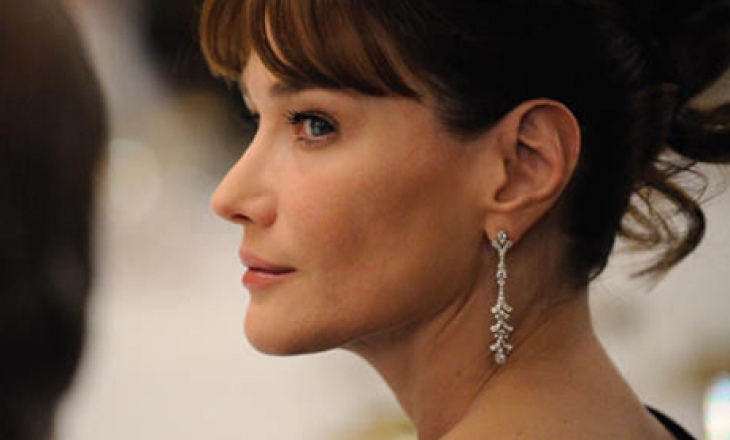Iran newspaper calls Carla Bruni-Sarkozy a 'prostitute', wants her death