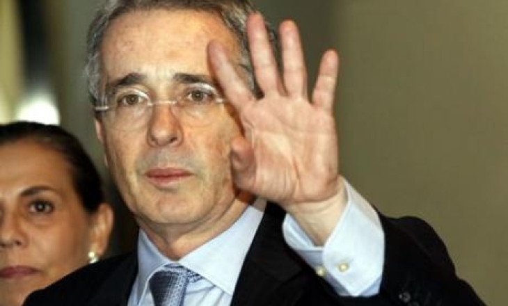 Colombia: Uribe settles scores with the press on air as new cases are filed