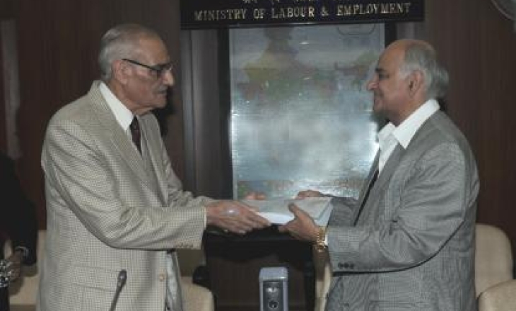 Wage board recommends 3 times pay hike for Indian journalists