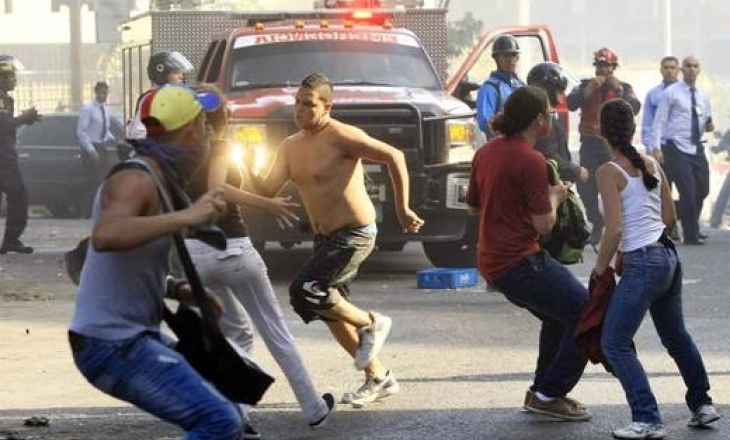 Venezuelan authorities take foreign cable station off the air