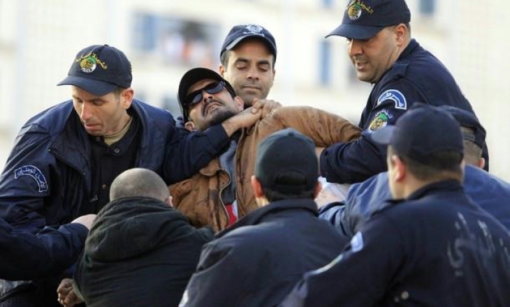 Algerian authorities crack down on protesters as election nears