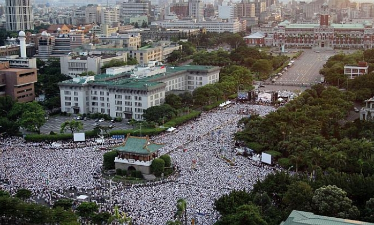 Journalists obstructed as police use force at Taiwan protest