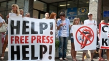 Ukrainian president urges intensive search for missing investigative journalist