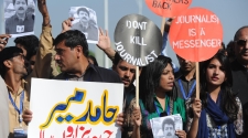 Lack of professionalism adds to threats to journalists in Pakistan